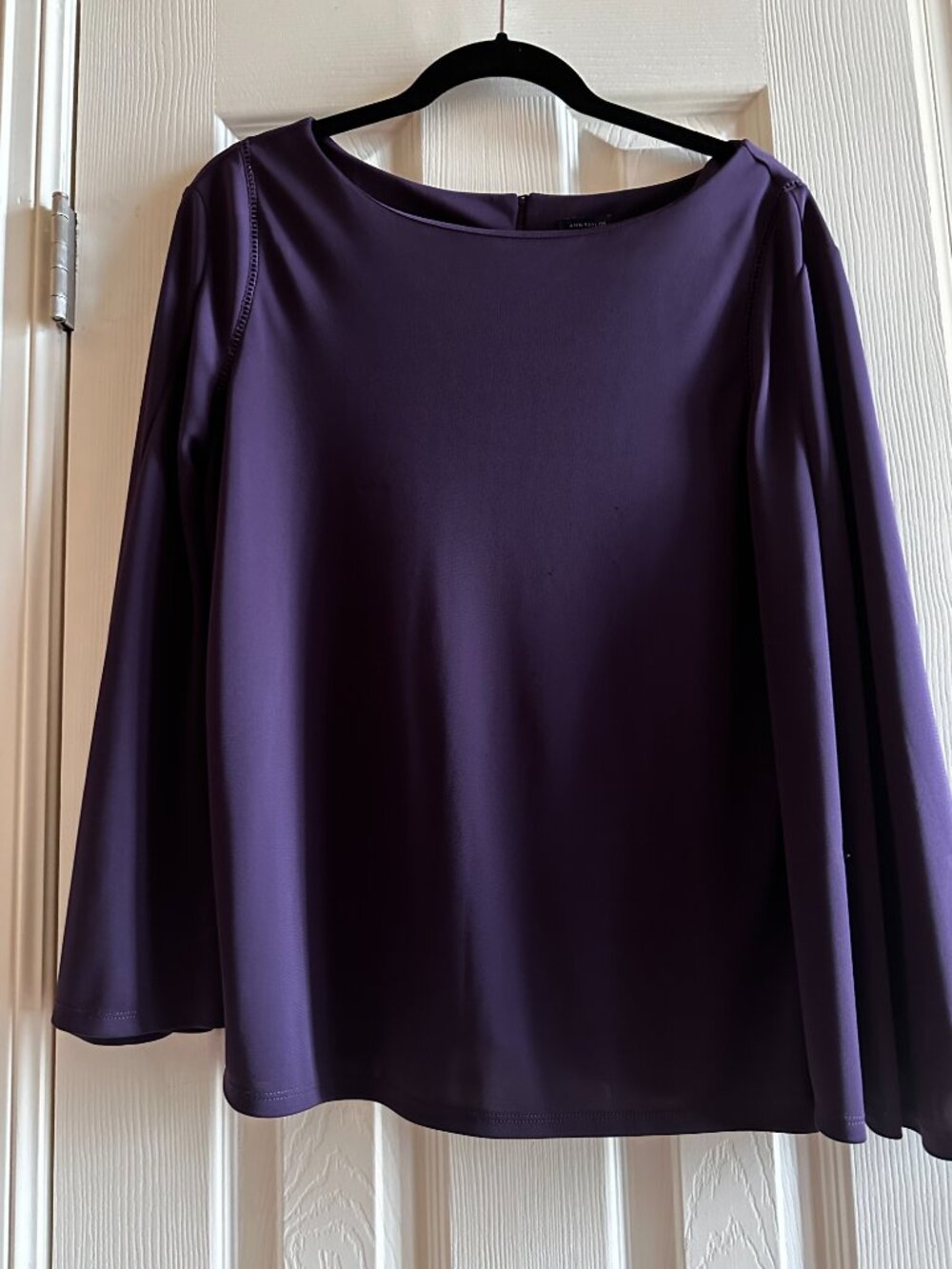 Ann Taylor Purple Bell Sleeve Blouse Top Women's Medium Back Split Stretch Knit